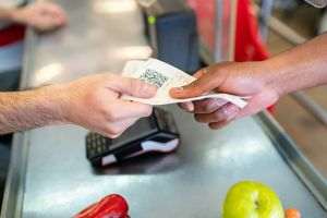 Antreprenorii sunt în pericol de sancţionare din cauza neemiterii bonului fiscal cu cod QR
